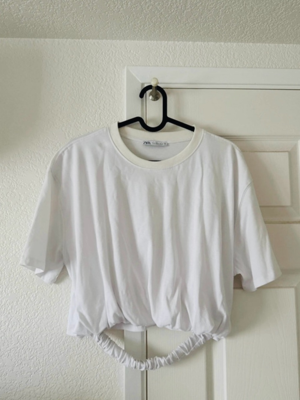 NWOT Zara White Cropped T-Shirt with Elastic Hem